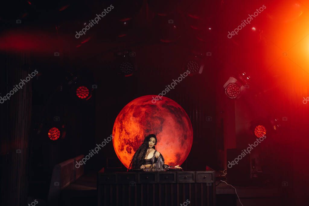 Ausverkauftes Clubkonzert mit rotem Licht